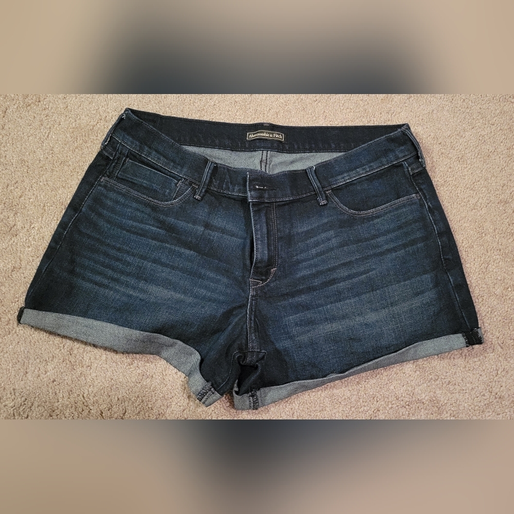 Woman's shorts